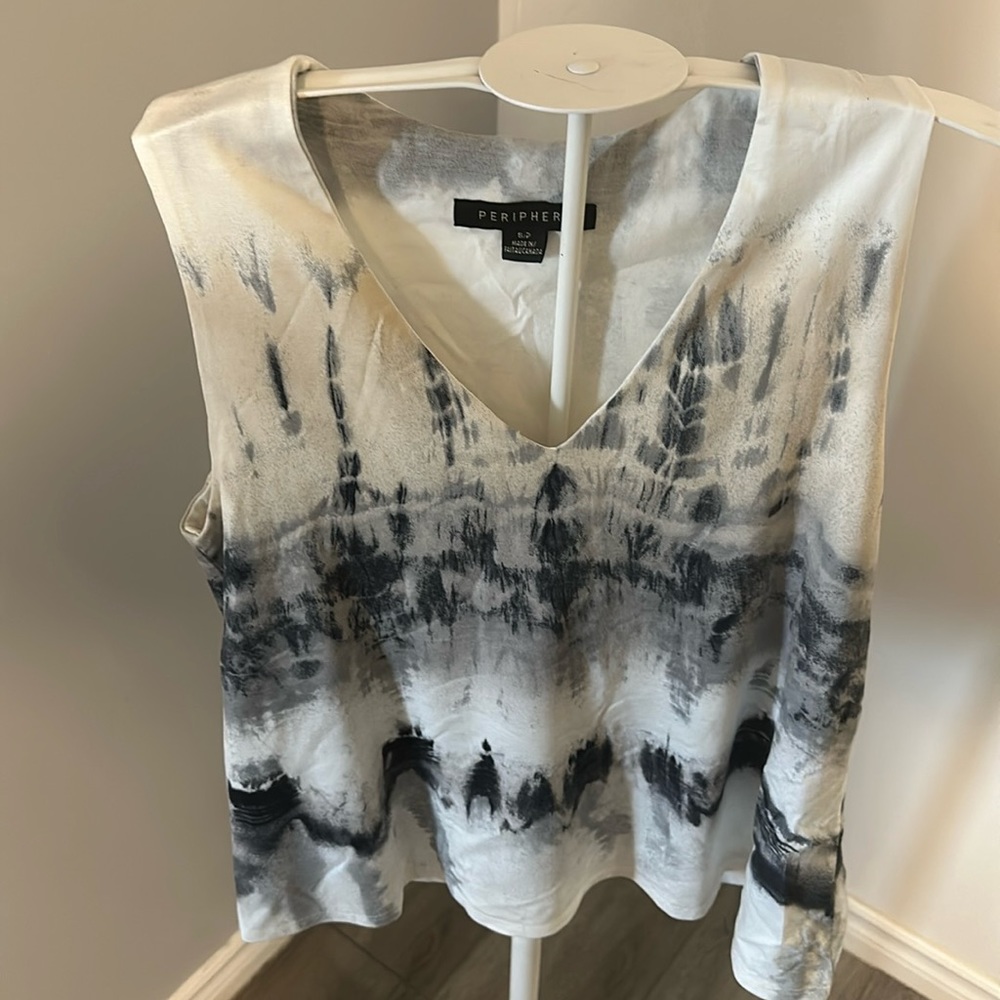 Periphery size small sleeveless top. Beautiful details on the back